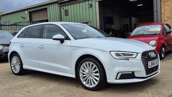 Used Audi A3 2016 for sale - 76151799: Photo 2