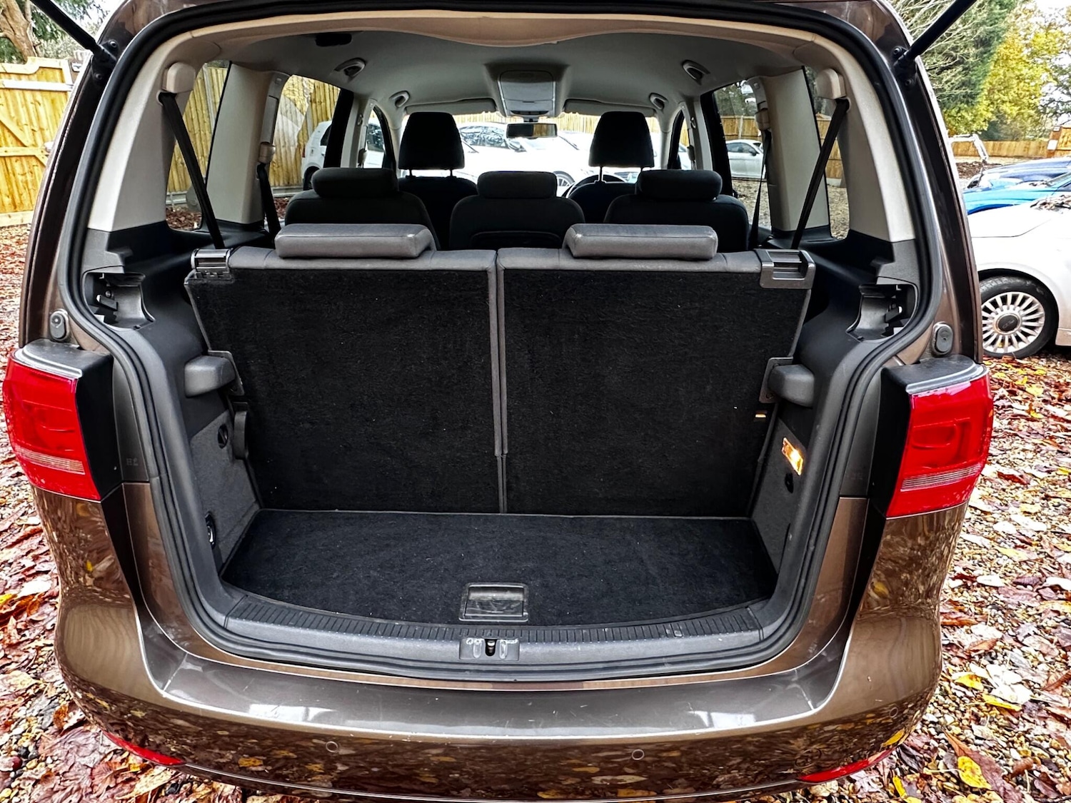 Used Volkswagen Touran 2011 for sale - 76562231: Photo 6