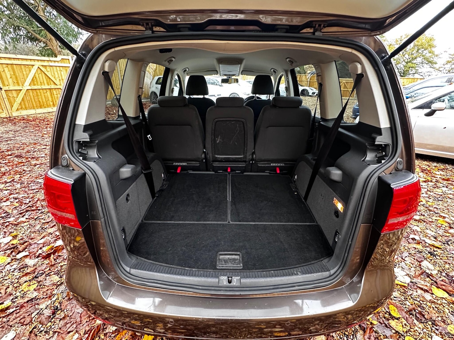 Used Volkswagen Touran 2011 for sale - 76562231: Photo 8