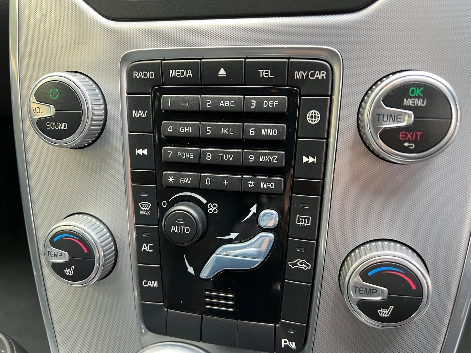 Used Volvo V70 2015 for sale - 76295327: Photo 37