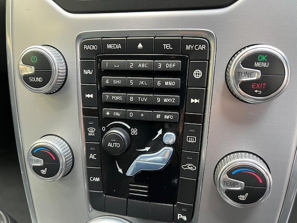Used Volvo V70 2015 for sale - 76295327: Photo 37