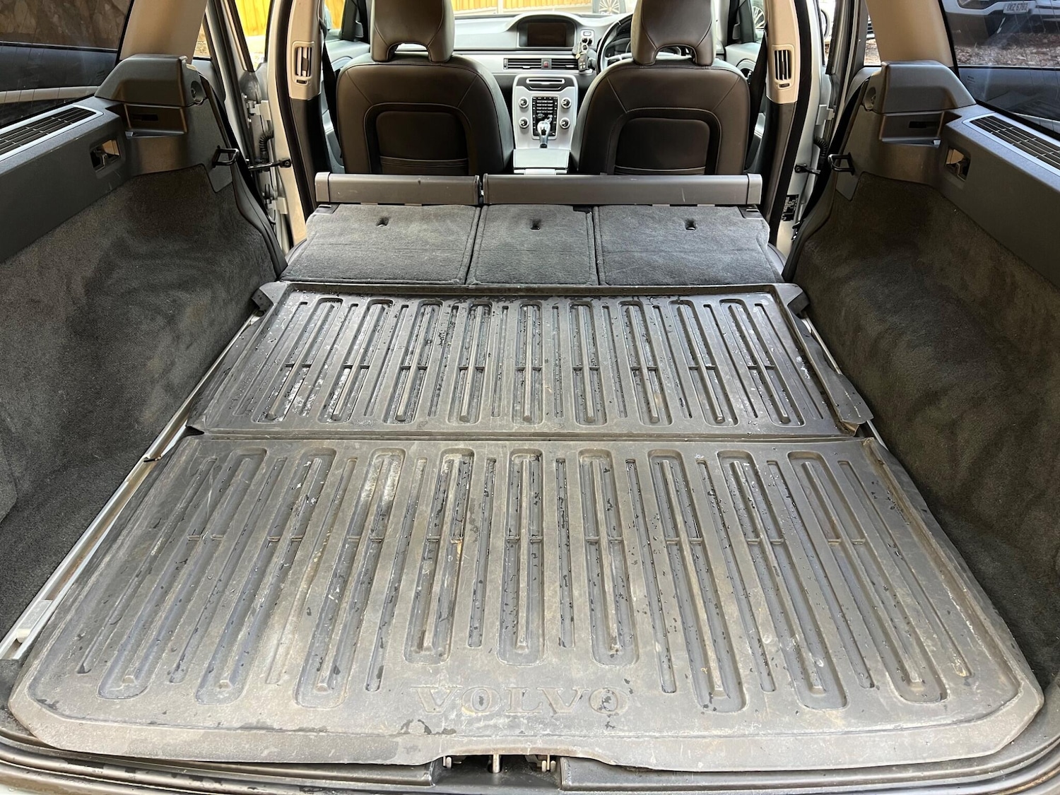 Used Volvo V70 2015 for sale - 76295327: Photo 42