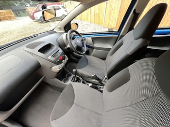Used Toyota AYGO 2010 for sale - 79303266: Photo