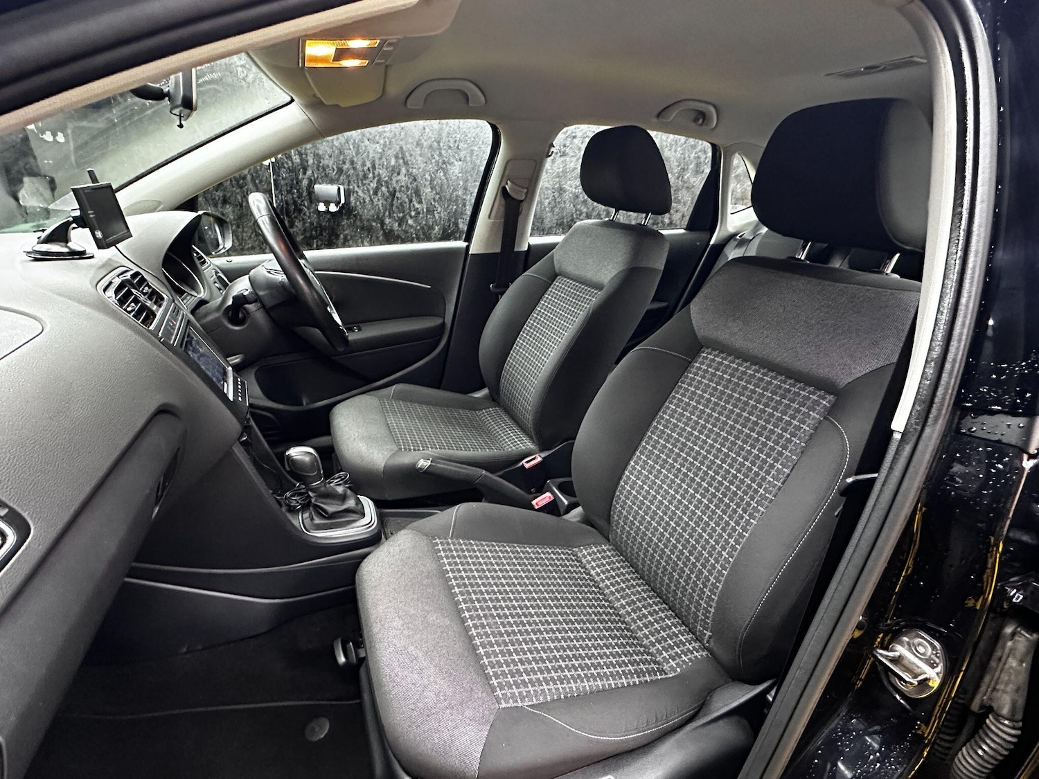 Used Volkswagen Polo 2015 for sale - 77598249: Photo 2