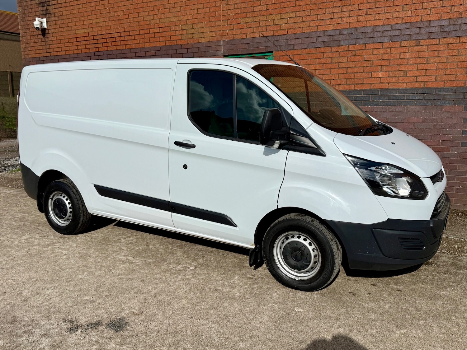 Used Ford Transit Custom 2017 for sale - 77877384: Photo 2