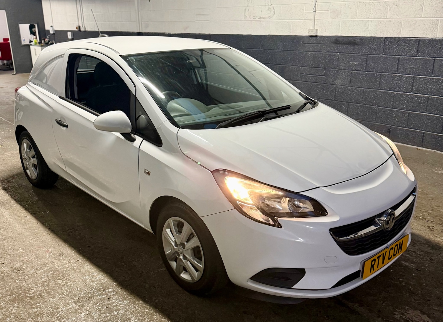 Used Vauxhall Corsa 2017 for sale - 76673115: Photo 2
