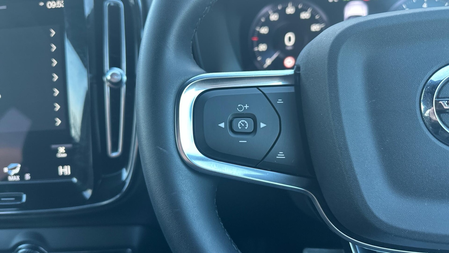 Used Volvo XC40 2022 for sale - 76432147: Photo 17