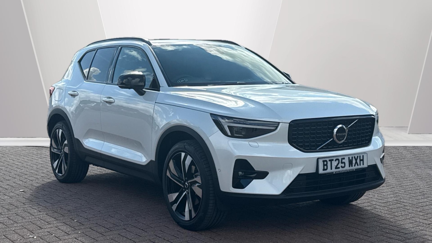 Used Volvo XC40 2025 for sale - 76899054: Photo 1