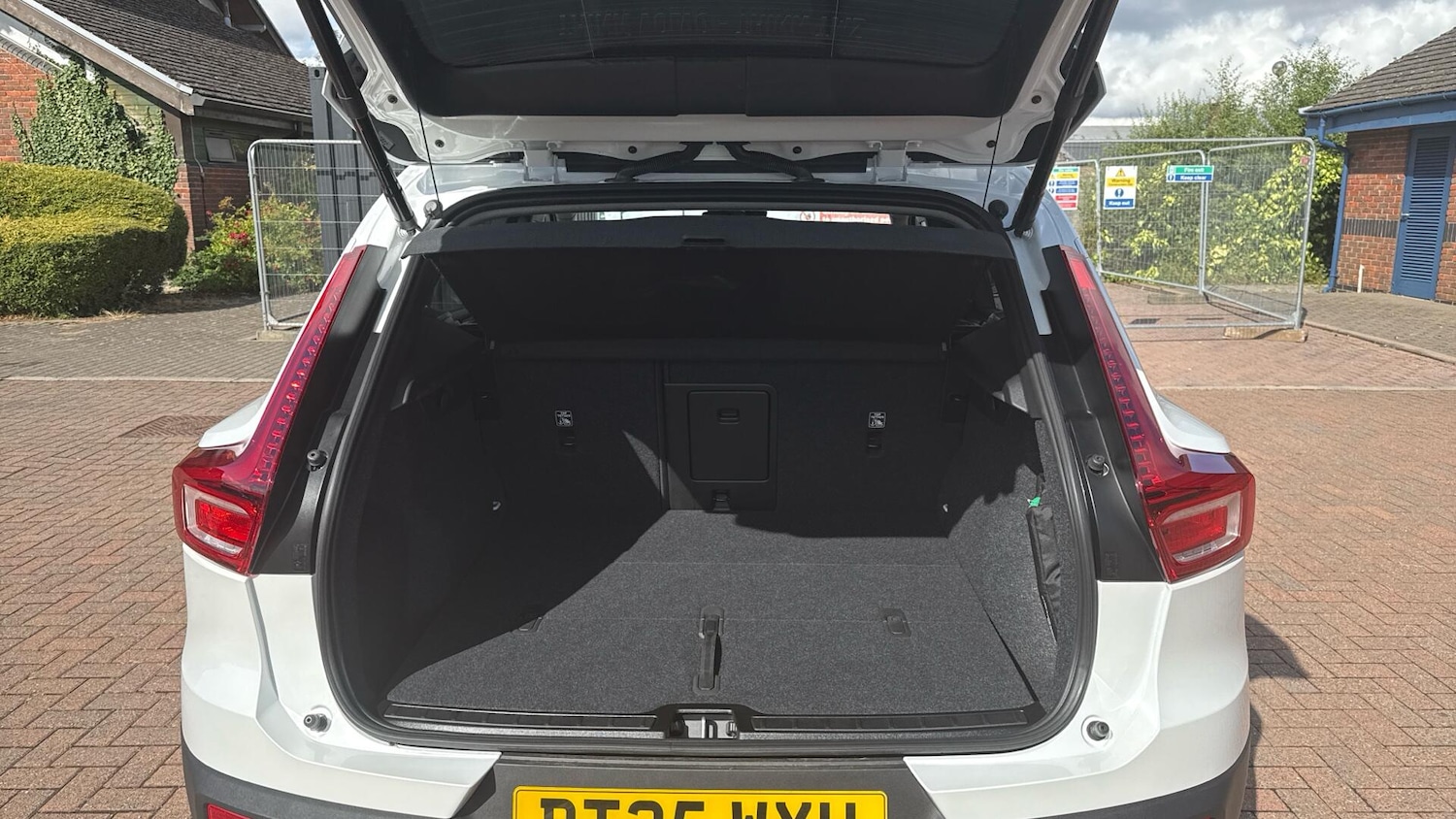 Used Volvo XC40 2025 for sale - 76899054: Photo 13