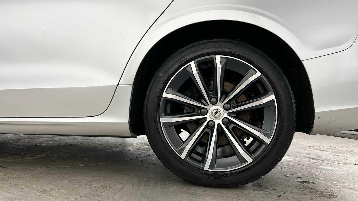 Used Volvo V60 2021 for sale - 77673075: Photo 4