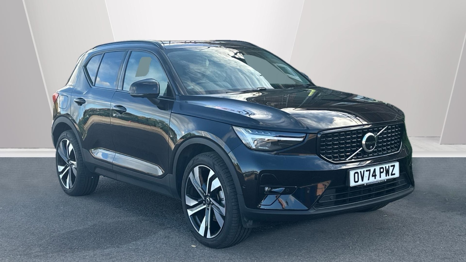 Used Volvo XC40 2024 for sale - 76307241: Photo 2