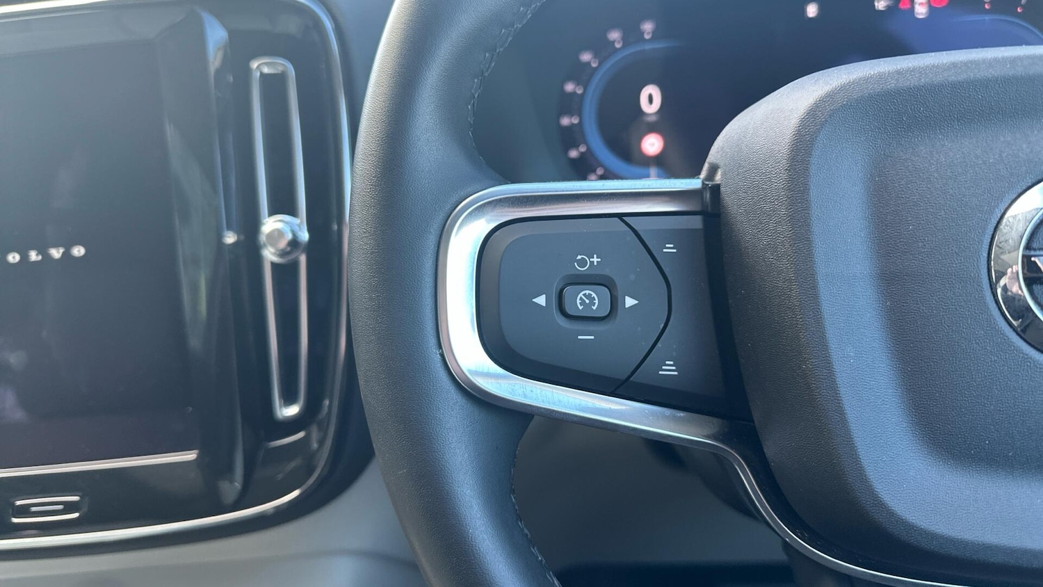 Used Volvo XC40 2024 for sale - 76307241: Photo 20