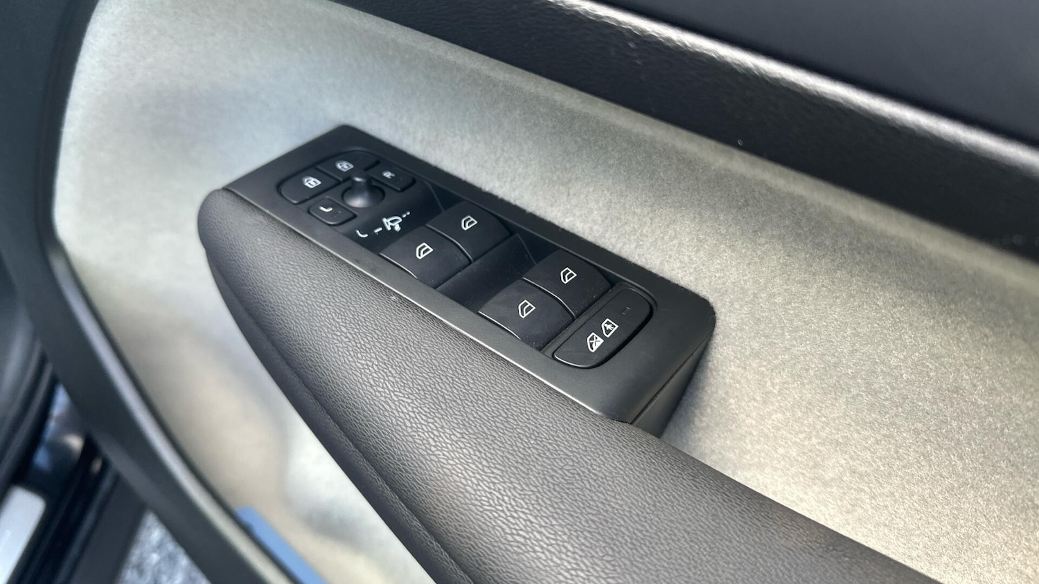 Used Volvo XC40 2024 for sale - 76307241: Photo 23