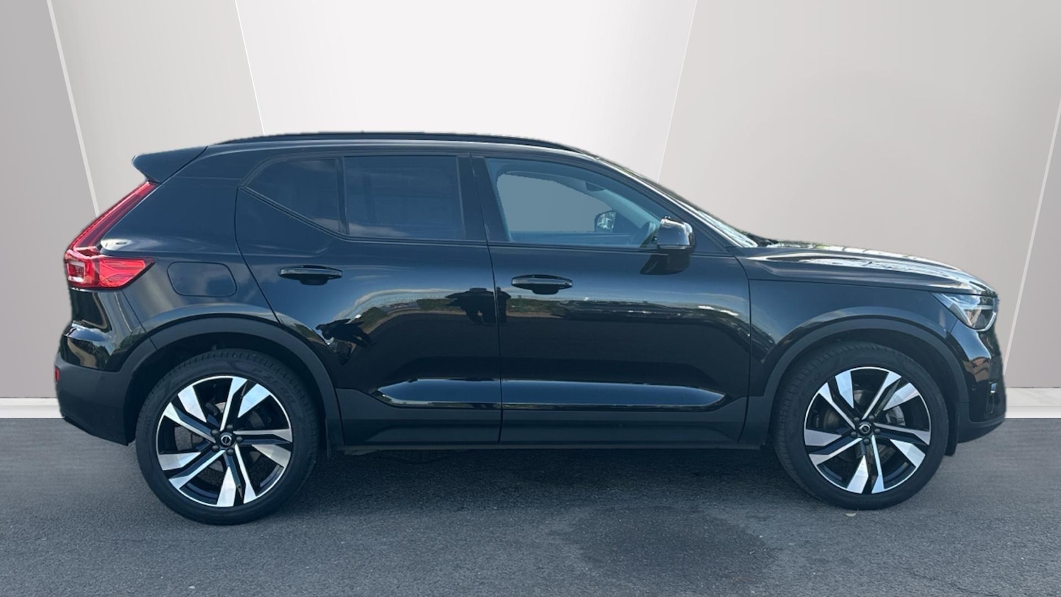 Used Volvo XC40 2024 for sale - 76307241: Photo 4