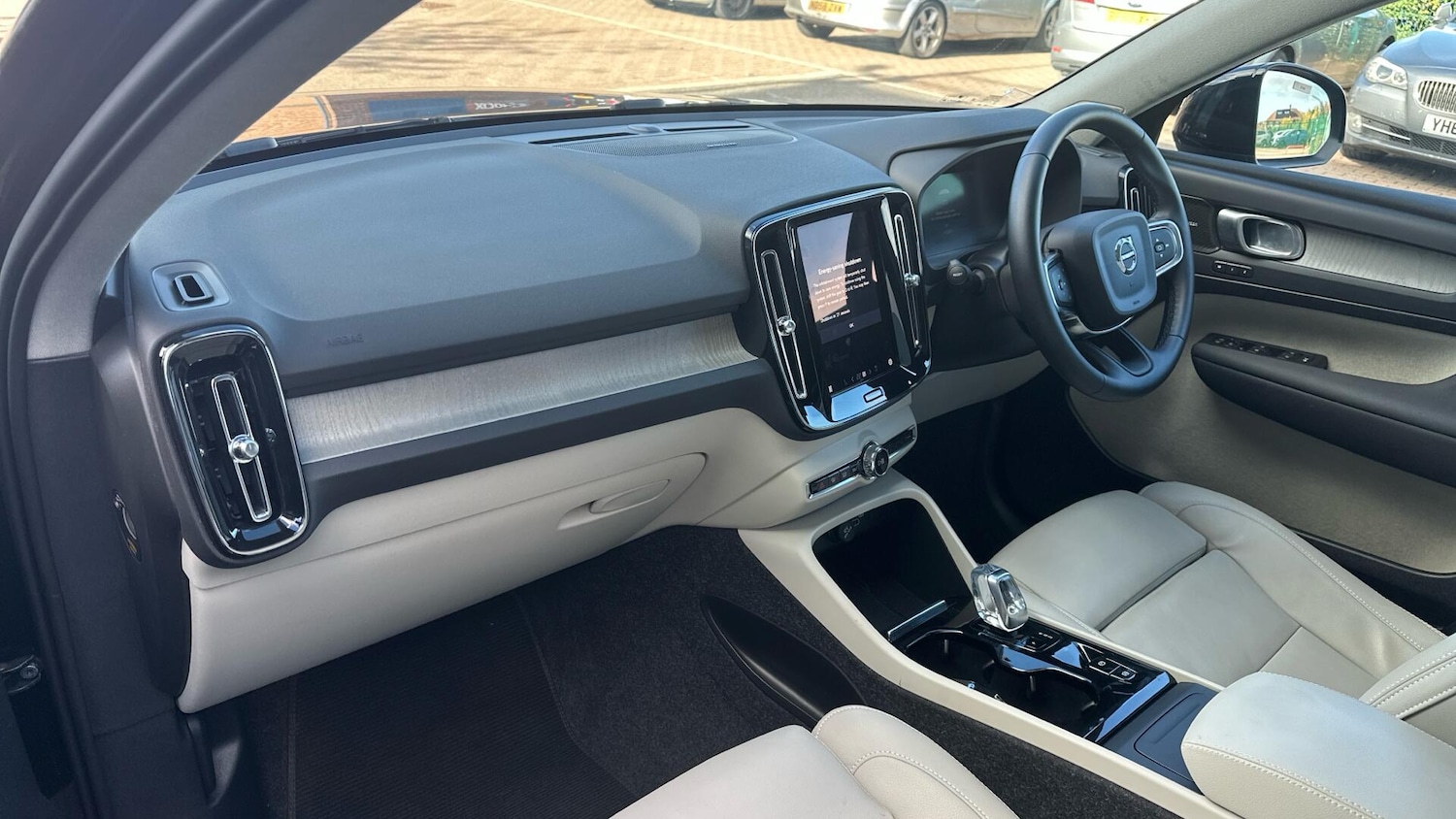 Used Volvo XC40 2024 for sale - 76307241: Photo 45