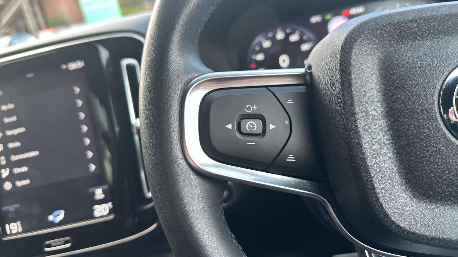 Used Volvo XC40 2021 for sale - 76318023: Photo 17