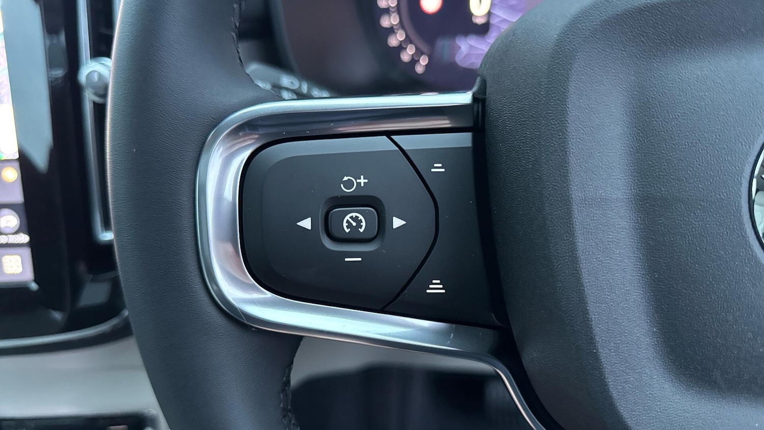 Used Volvo XC40 for sale - 77266937: Photo 17