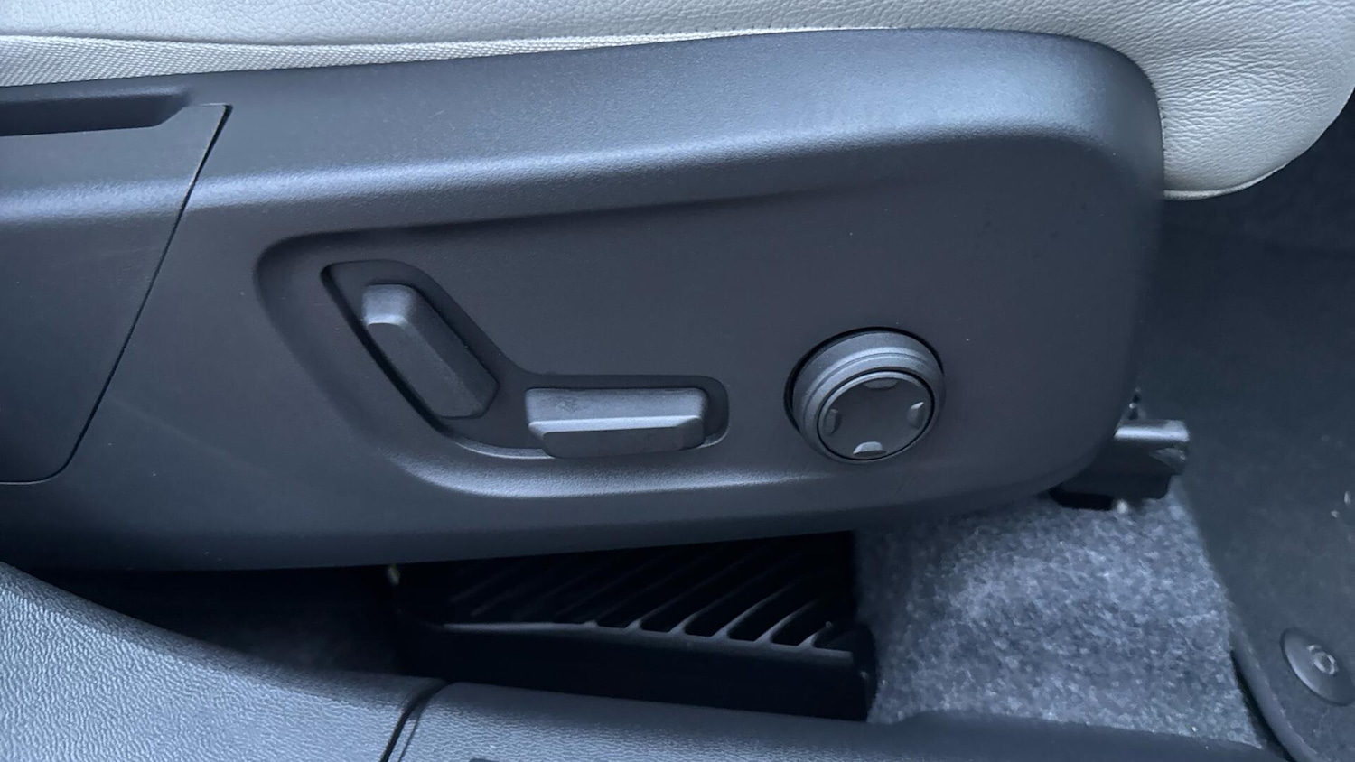 Used Volvo XC40 for sale - 77266937: Photo 23