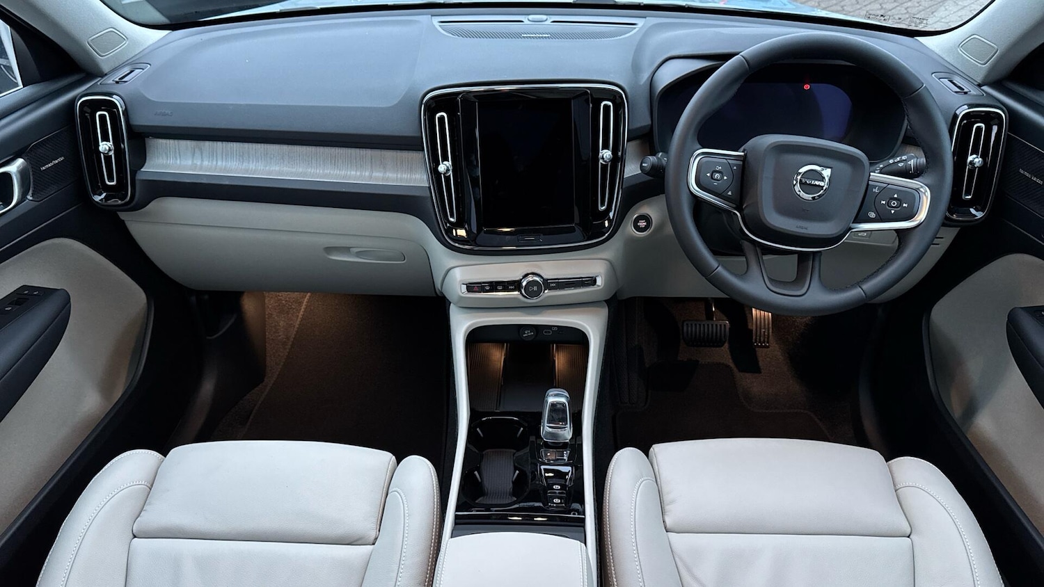 Used Volvo XC40 for sale - 77266937: Photo 5