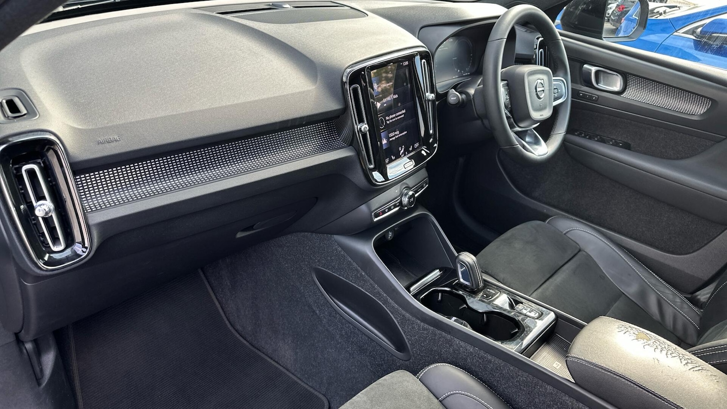 Used Volvo XC40 2022 for sale - 77162888: Photo 43