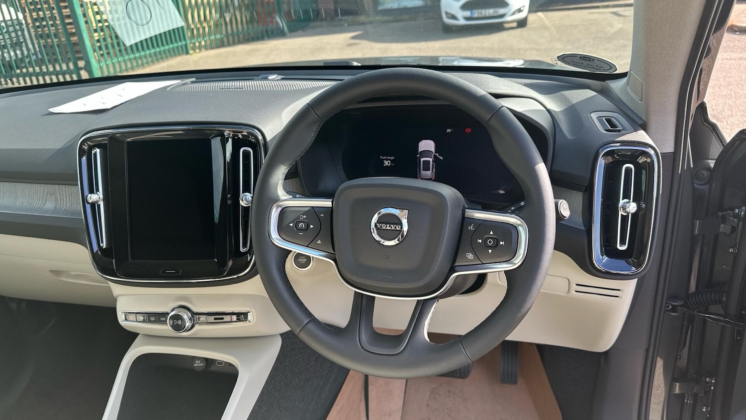 Used Volvo XC40 2025 for sale - 76307281: Photo 10