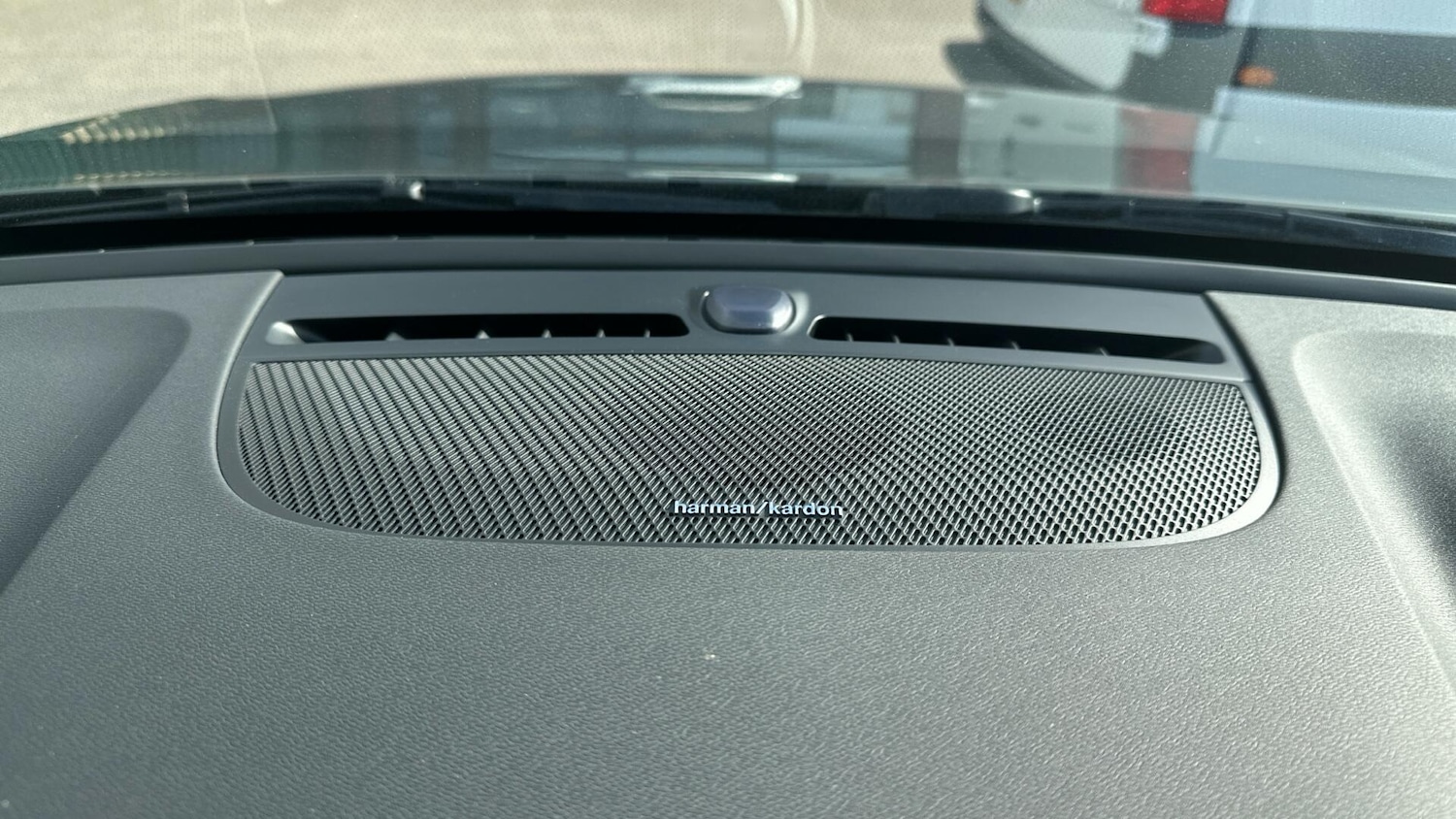 Used Volvo XC40 2025 for sale - 76307281: Photo 23