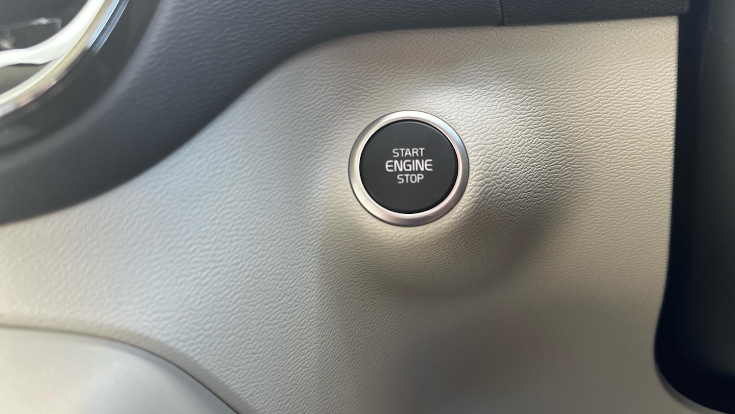 Used Volvo XC40 2025 for sale - 76307281: Photo 25