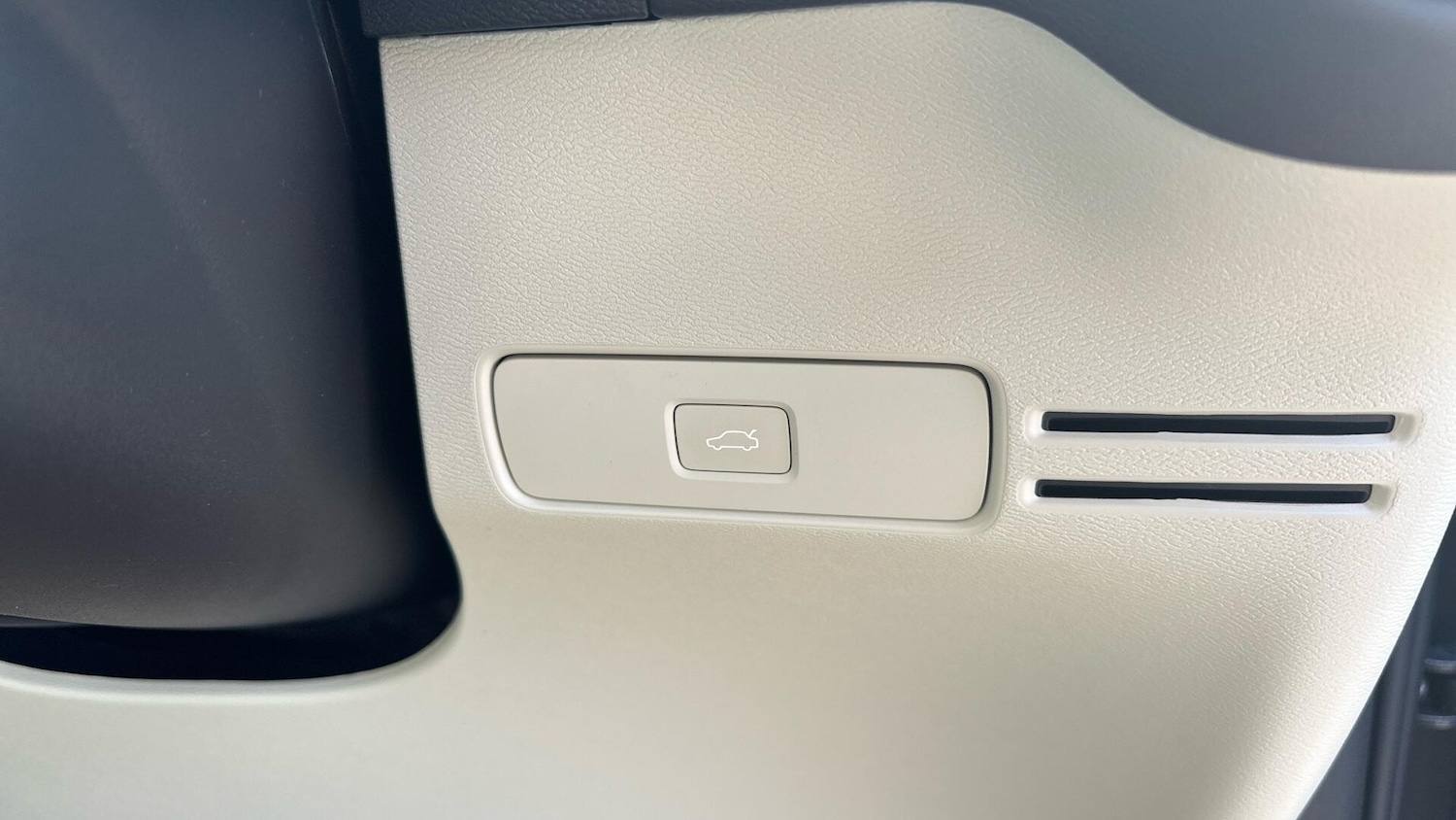 Used Volvo XC40 2025 for sale - 76307281: Photo 35