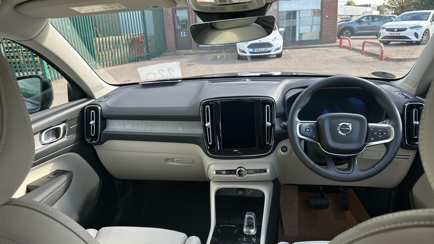 Used Volvo XC40 2025 for sale - 76307281: Photo 5