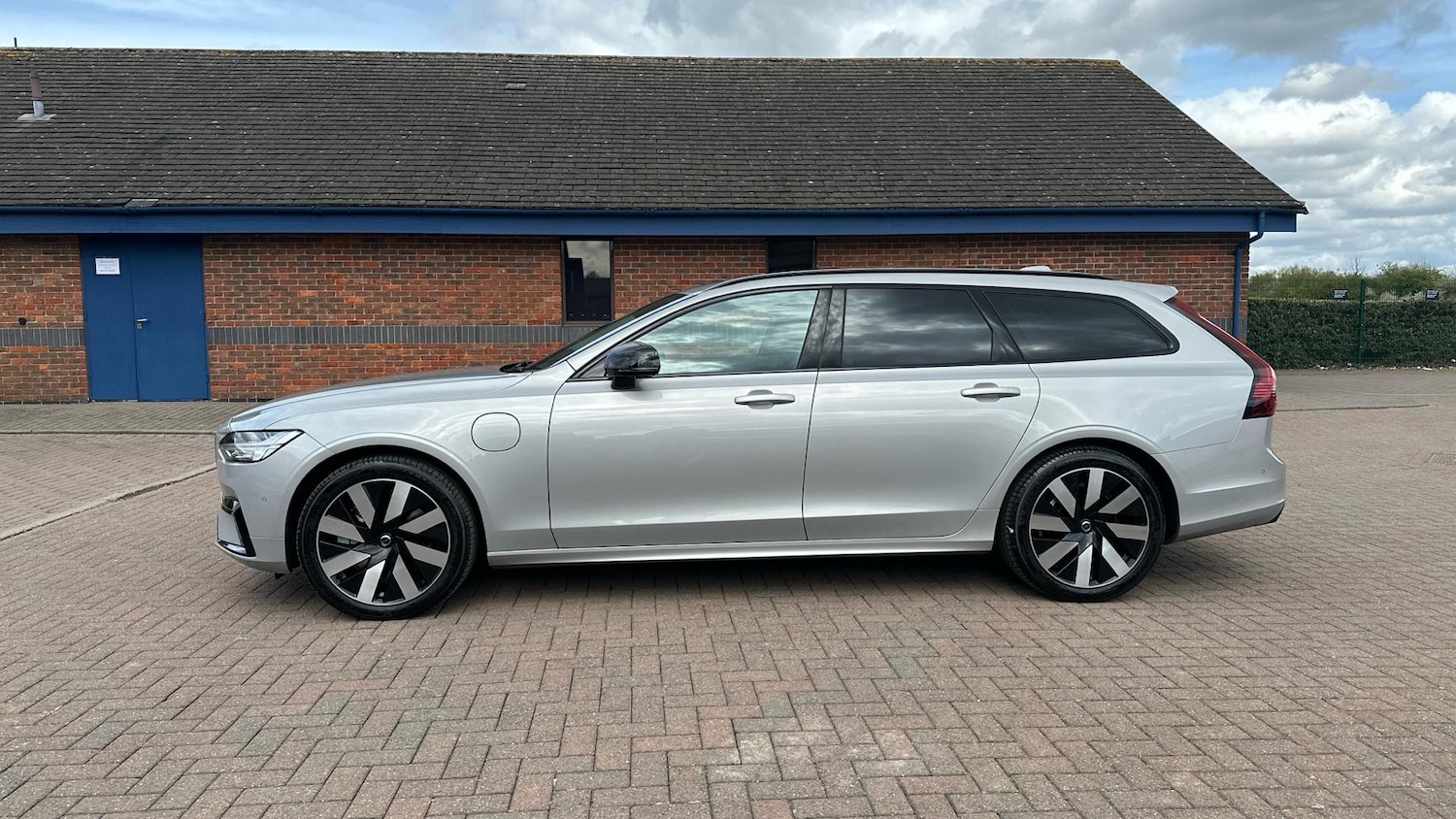 Used Volvo V90 2025 for sale - 76306807: Photo 8
