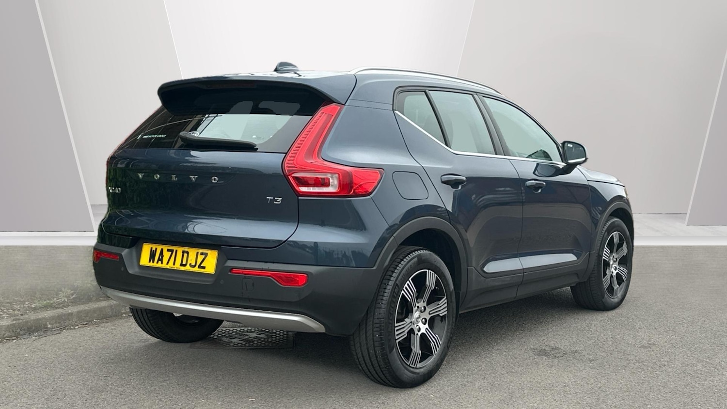Used Volvo XC40 2021 for sale - 76307508: Photo 2