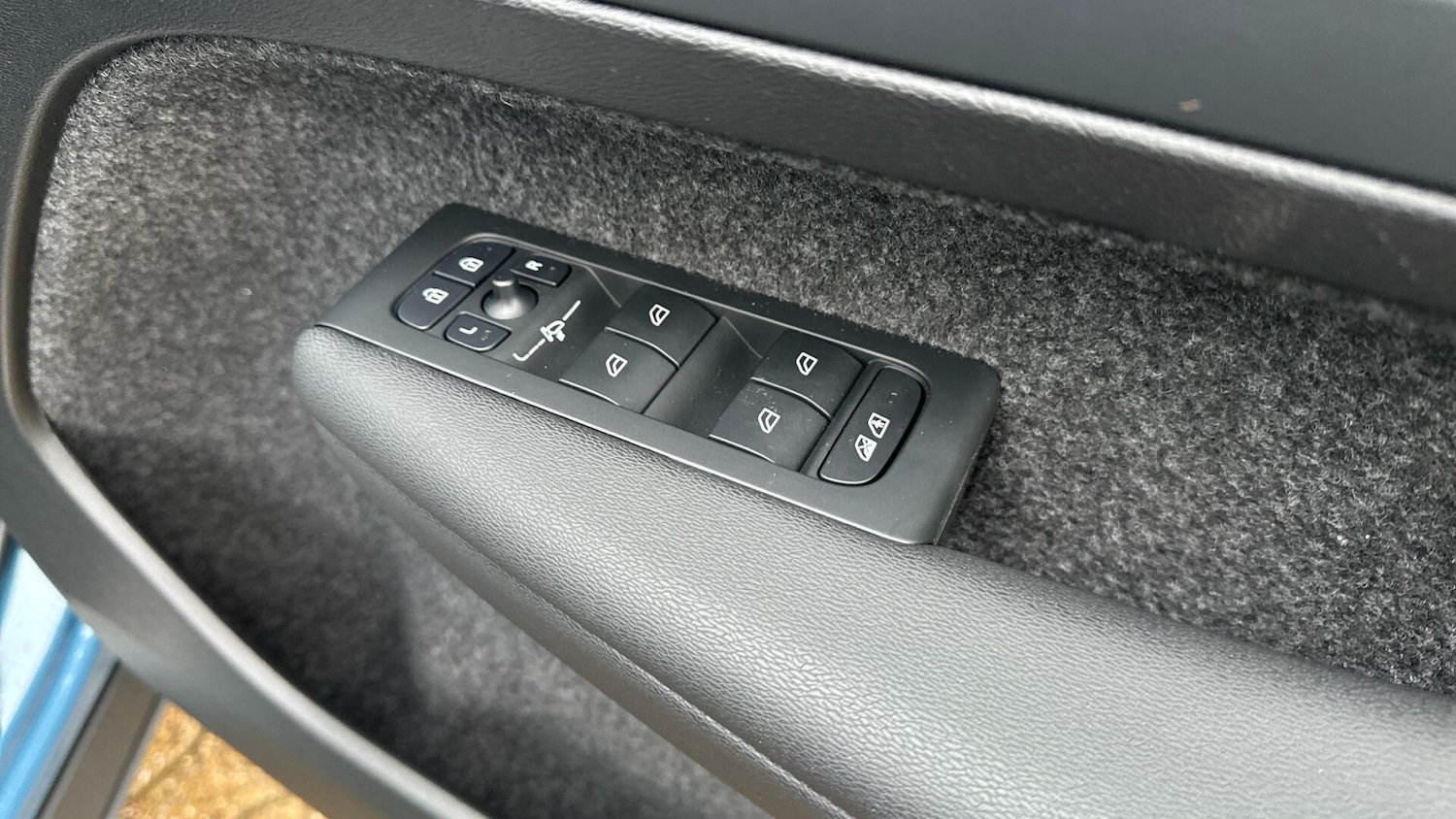 Used Volvo XC40 for sale - 77238536: Photo 23