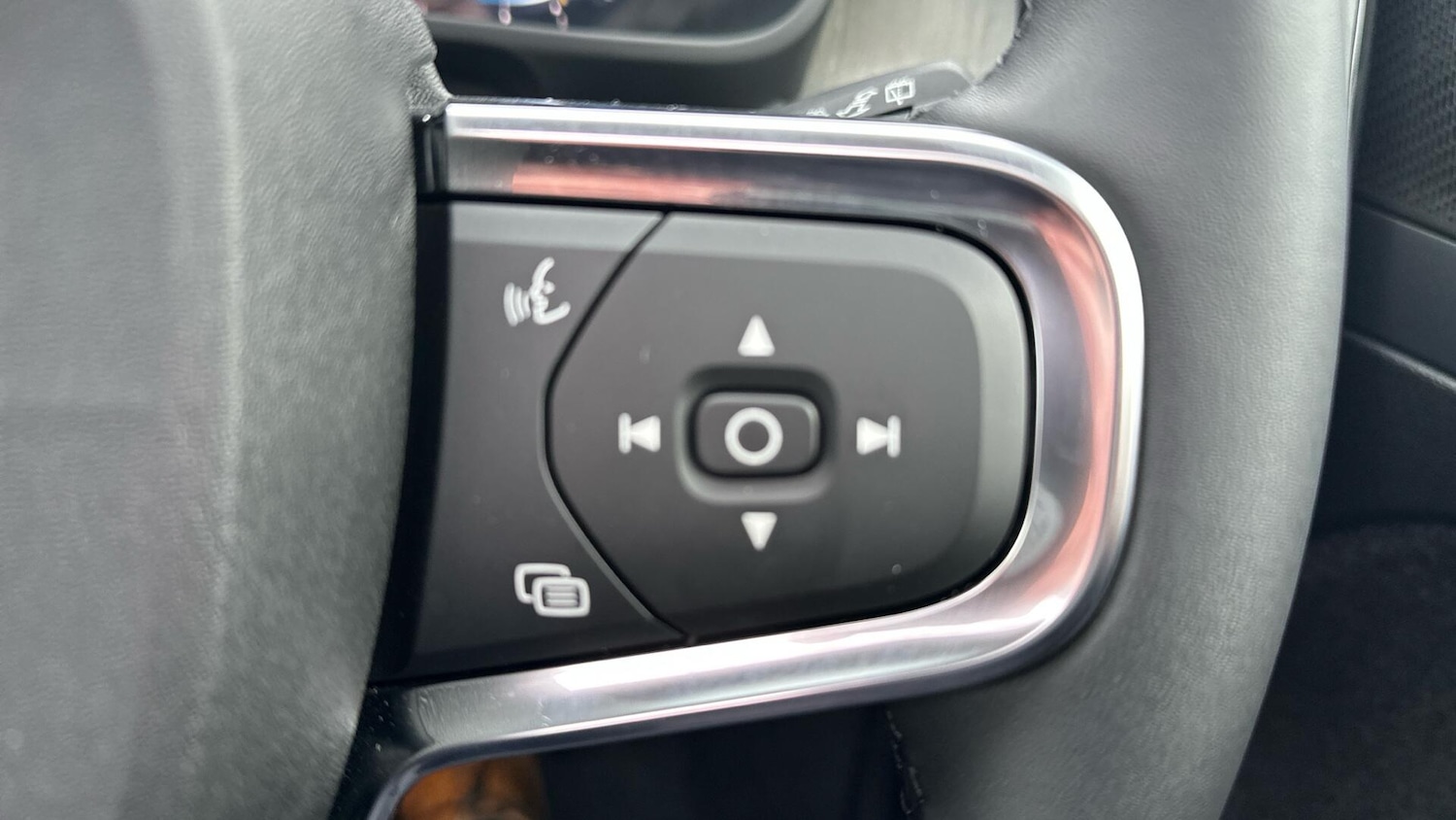 Used Volvo XC40 for sale - 77238536: Photo 27