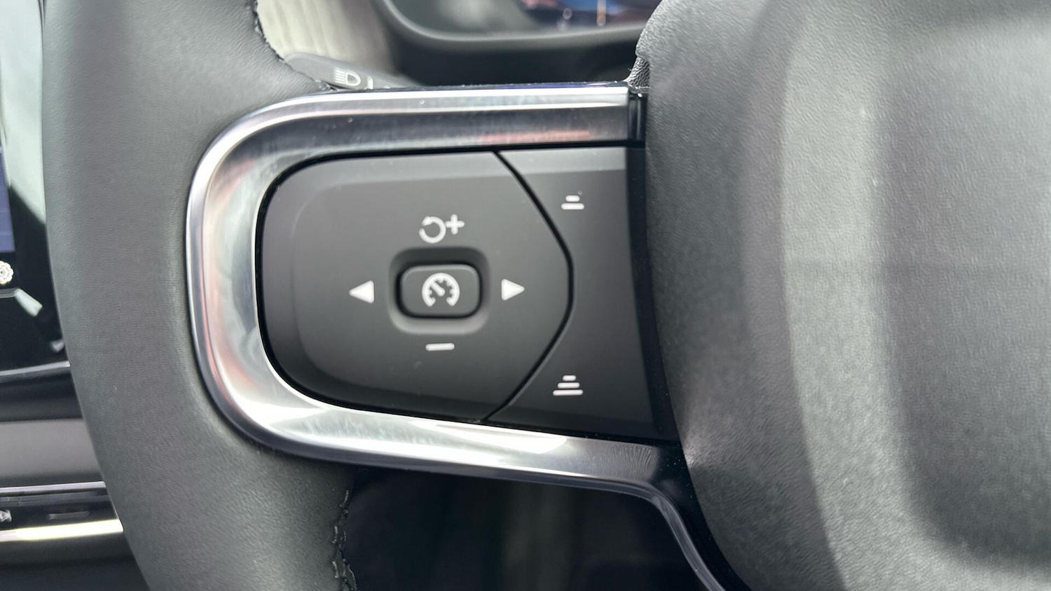 Used Volvo XC40 for sale - 77238536: Photo 30