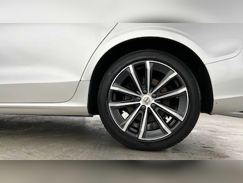 Used Volvo V60 2021 for sale - 77386908: Photo