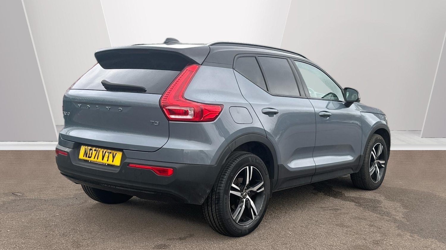 Used Volvo XC40 2021 for sale - 76425609: Photo 2