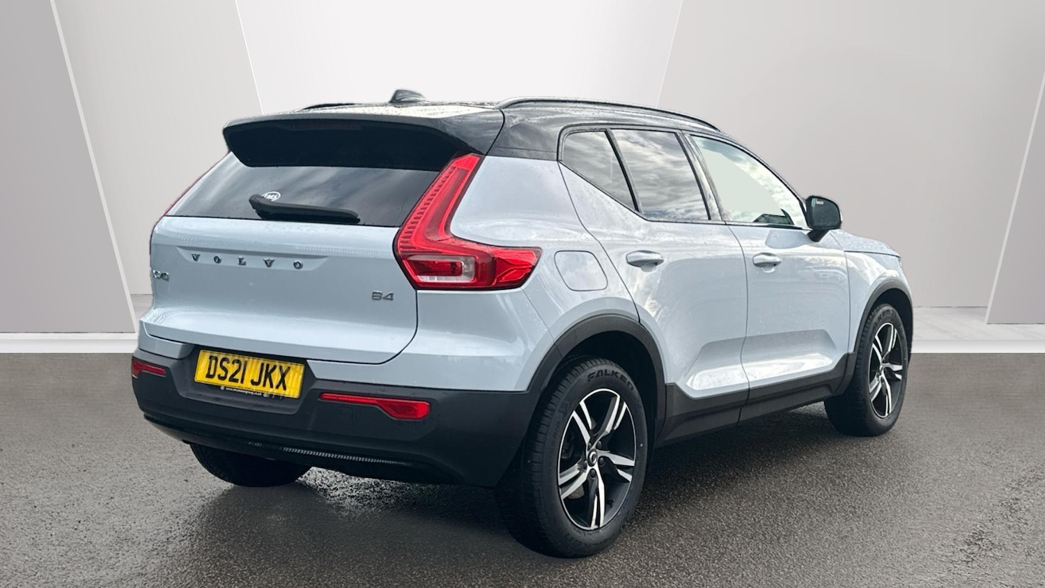Used Volvo XC40 2021 for sale - 76306611: Photo 2