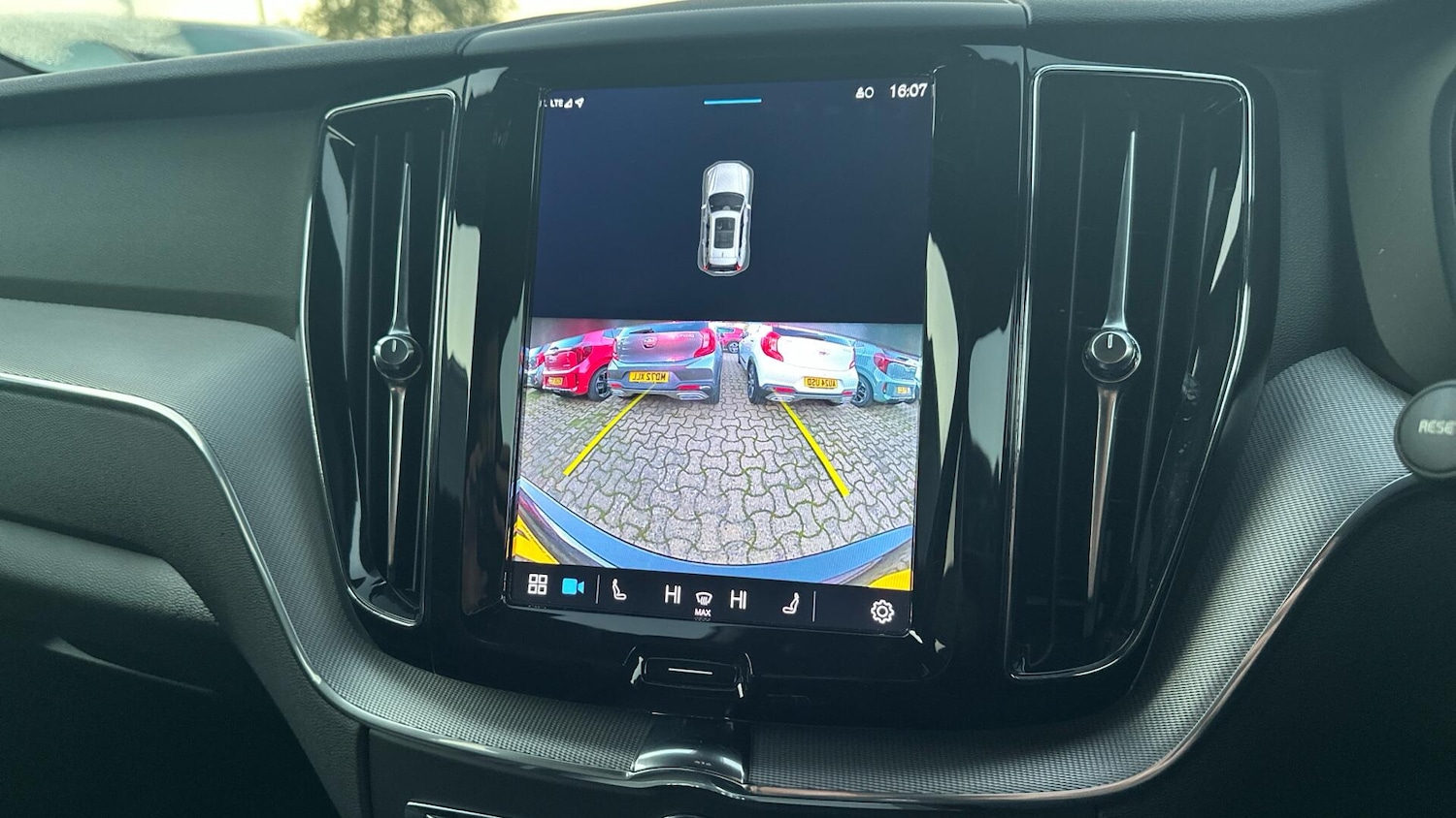 Used Volvo XC60 2021 for sale - 76942422: Photo 17