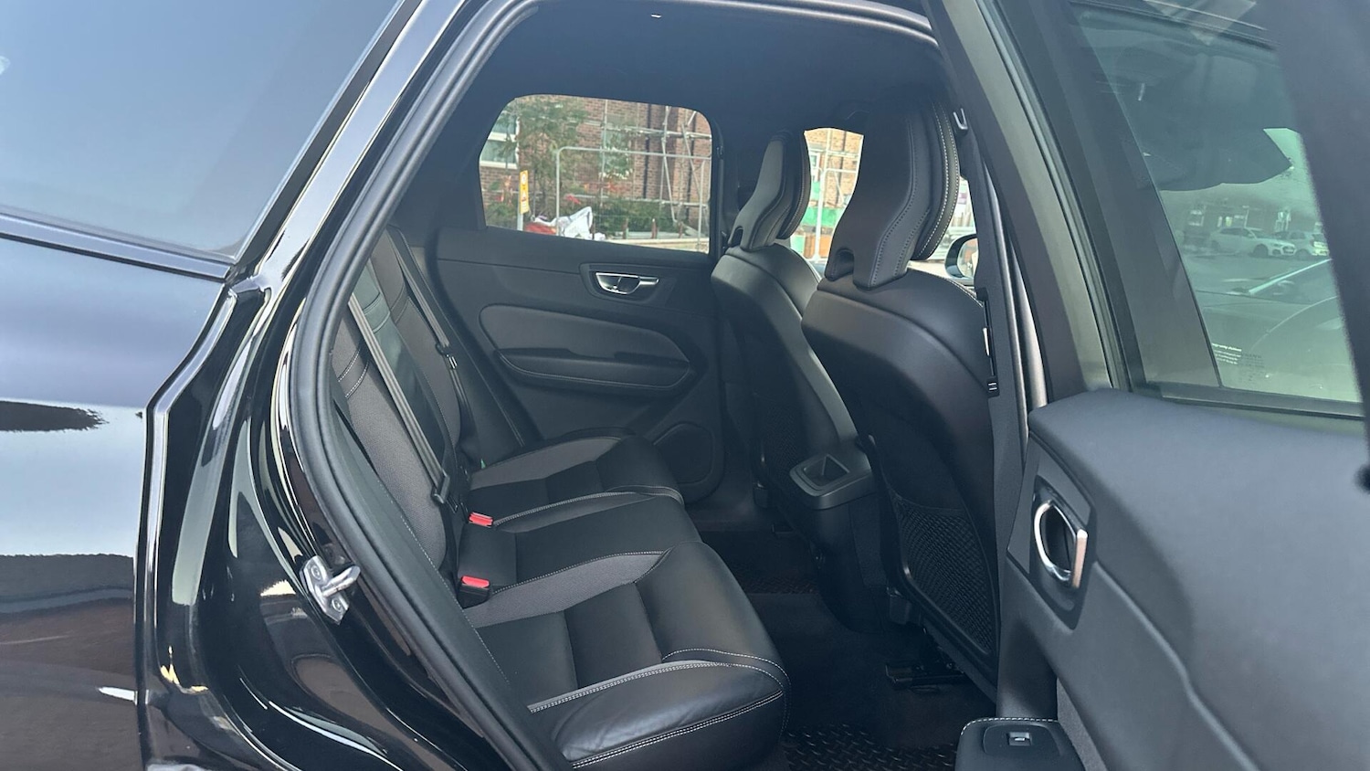 Used Volvo XC60 2021 for sale - 76942422: Photo 6