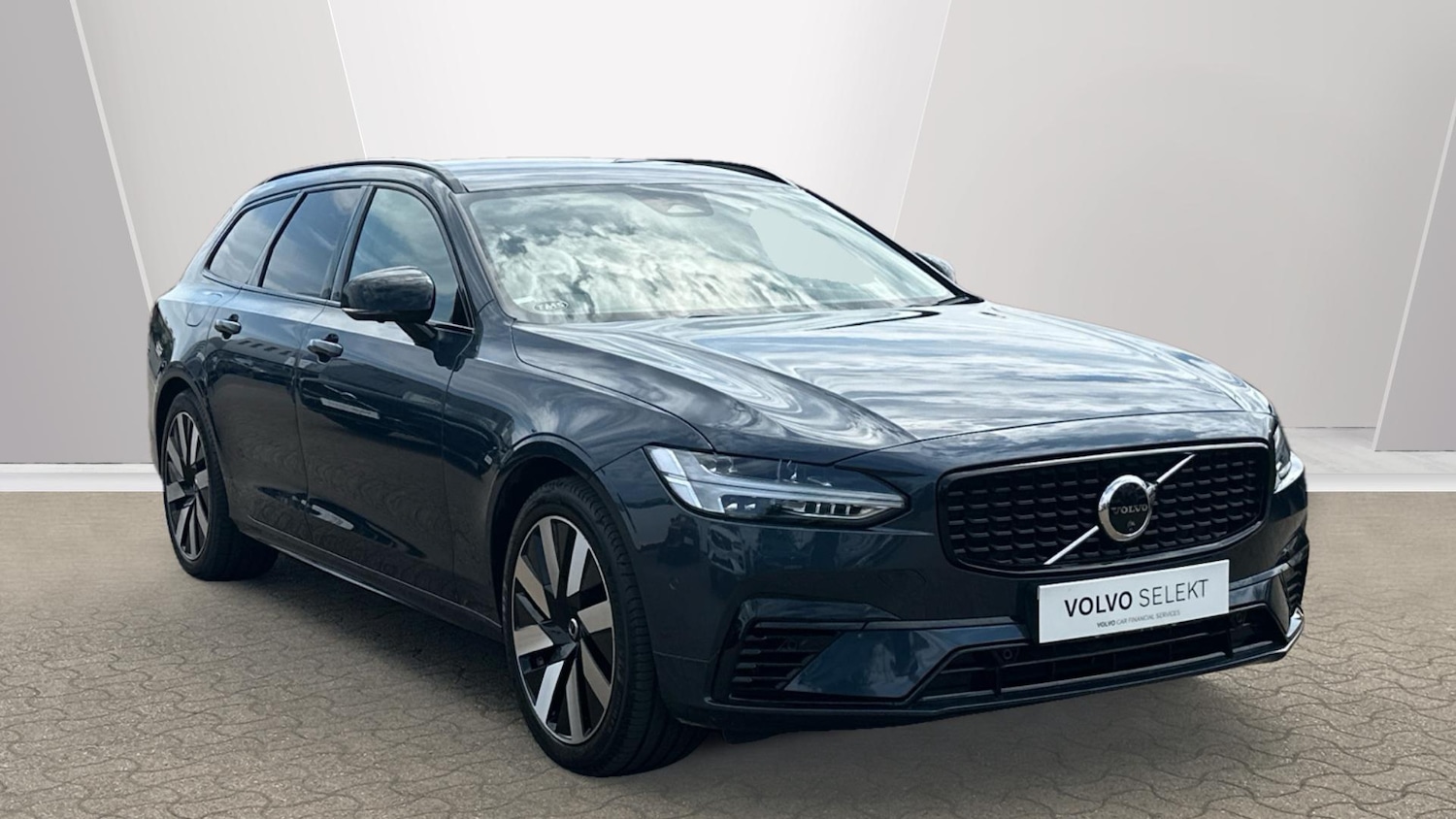 Used Volvo V90 2024 for sale - 76306483: Photo 1
