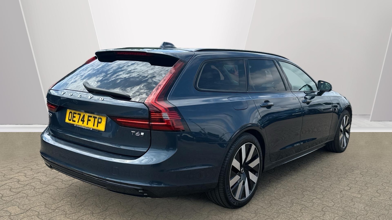 Used Volvo V90 2024 for sale - 76306483: Photo 2