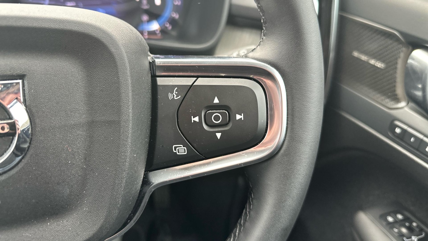 Used Volvo XC40 2024 for sale - 76307423: Photo 19