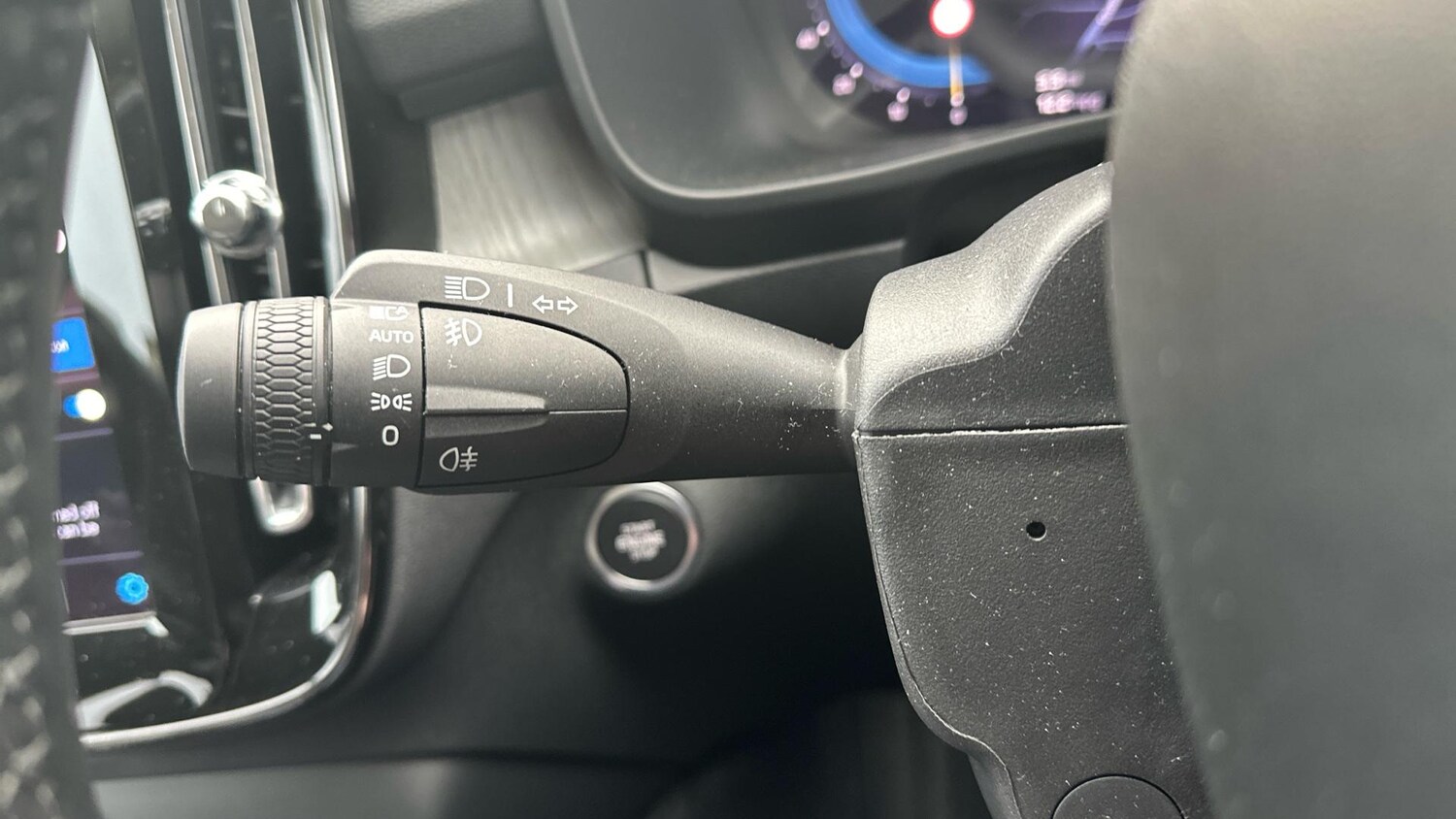 Used Volvo XC40 2024 for sale - 76307423: Photo 23