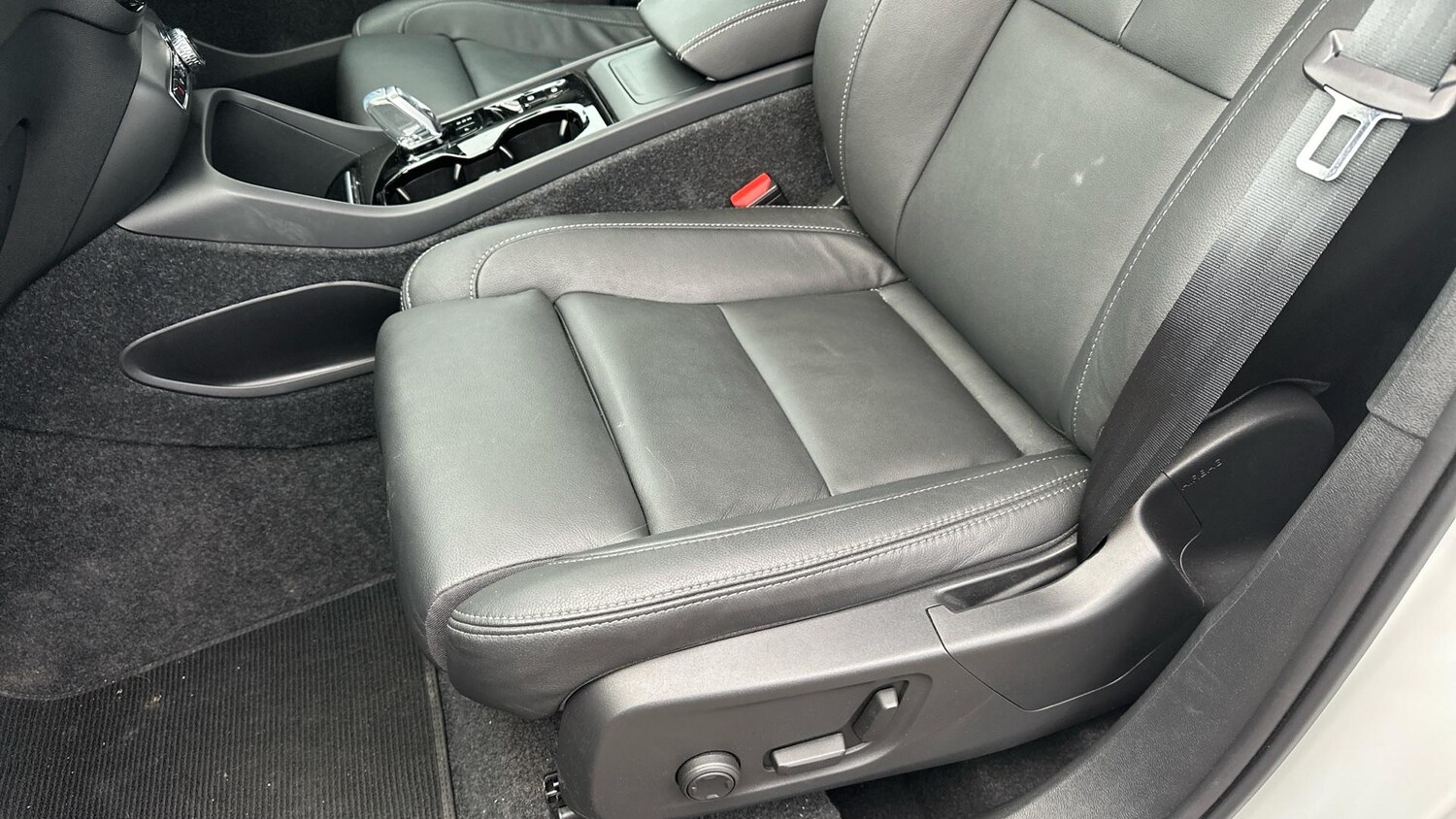 Used Volvo XC40 2024 for sale - 76307423: Photo 26