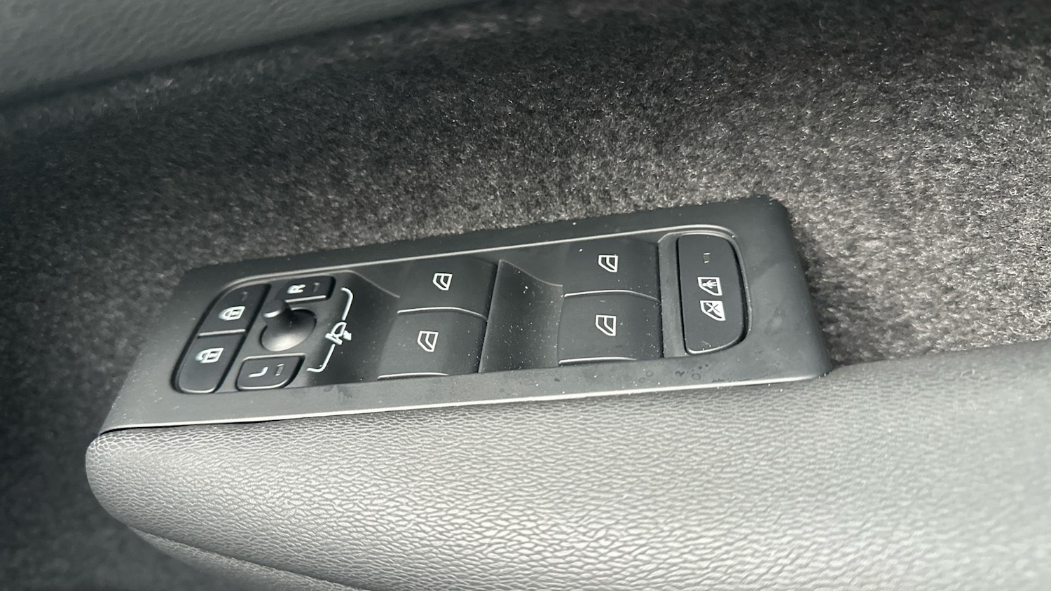 Used Volvo XC40 2024 for sale - 76307423: Photo 27