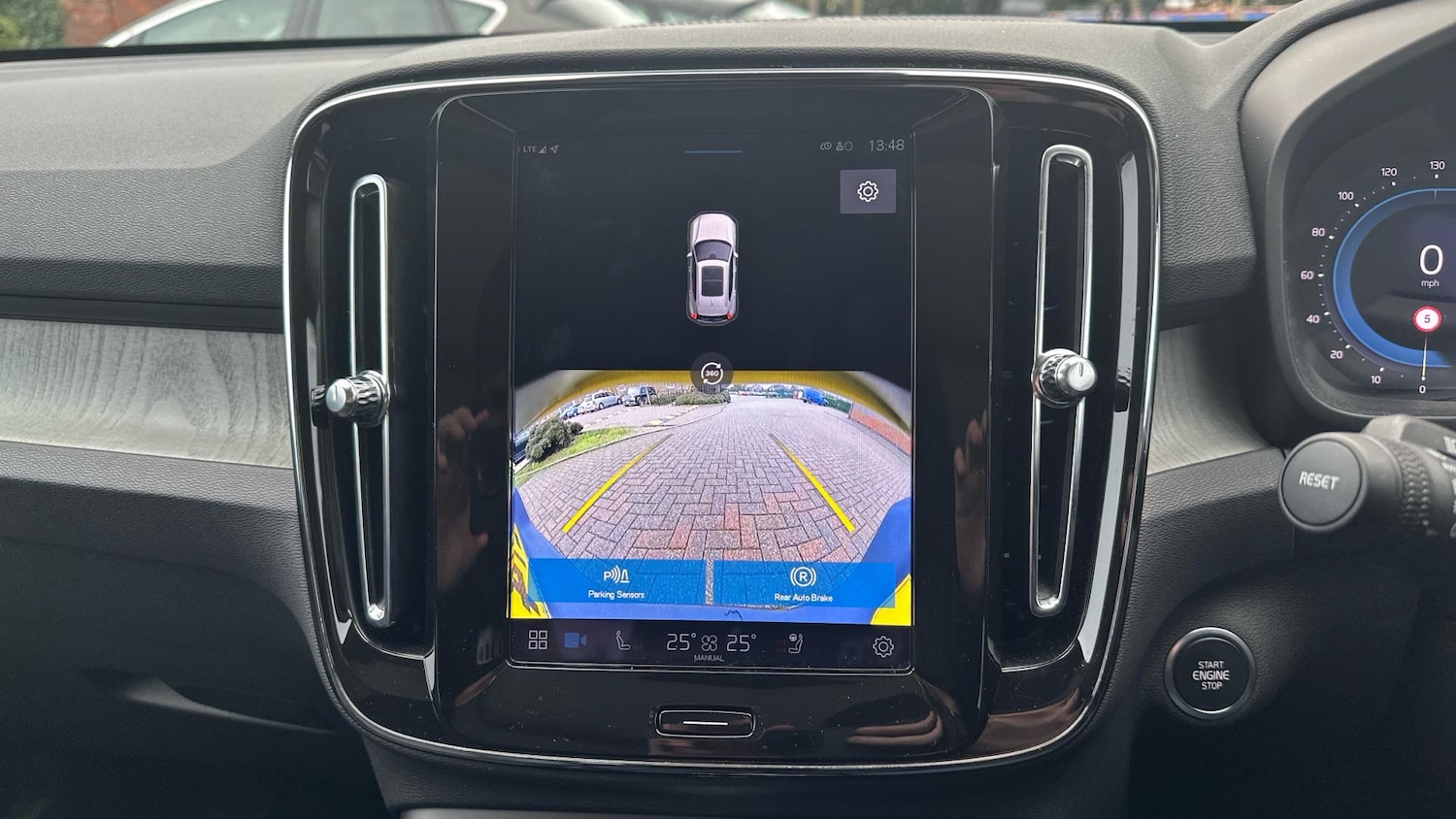 Used Volvo XC40 2024 for sale - 76307423: Photo 31