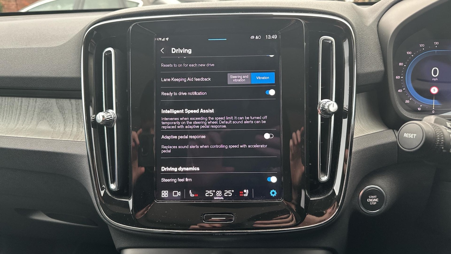 Used Volvo XC40 2024 for sale - 76307423: Photo 33