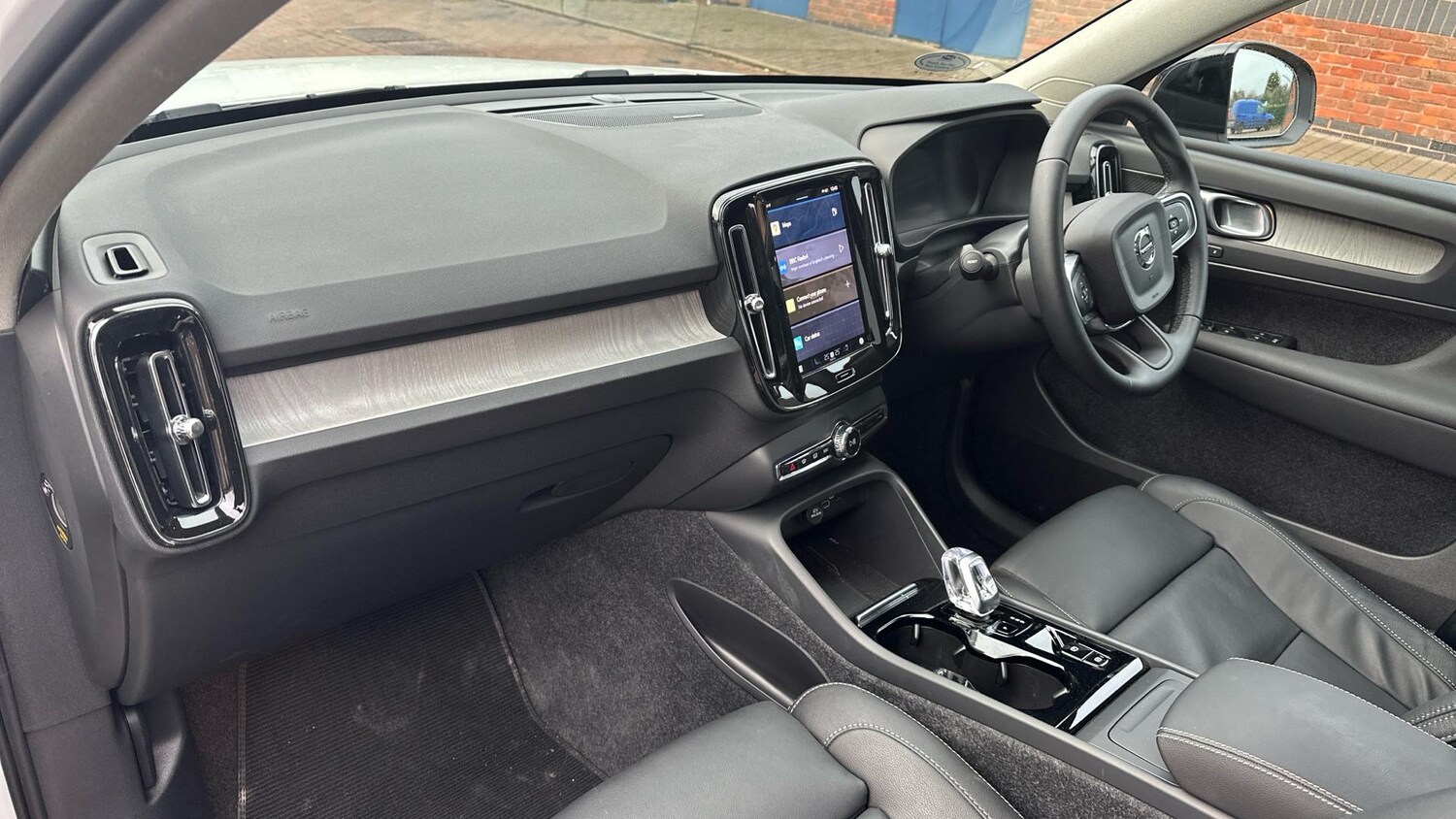 Used Volvo XC40 2024 for sale - 76307423: Photo 4