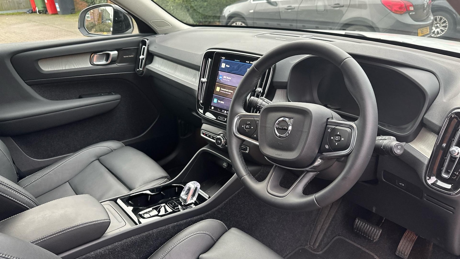 Used Volvo XC40 2024 for sale - 76307423: Photo 5