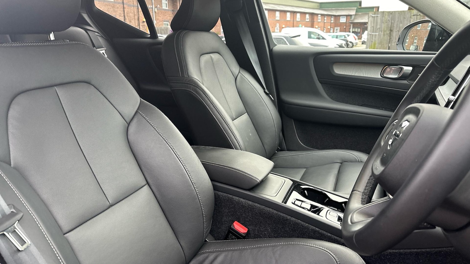 Used Volvo XC40 2024 for sale - 76307423: Photo 9